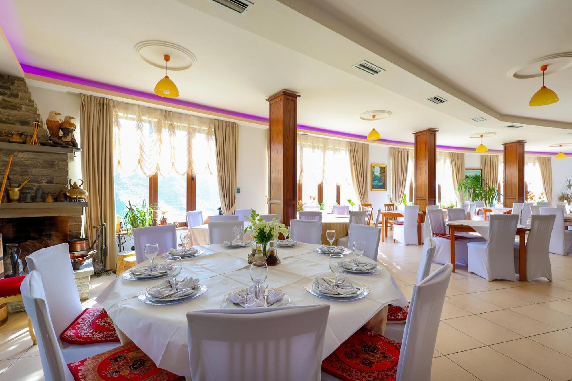 Hotel Kanione Cerenisht 外观 照片