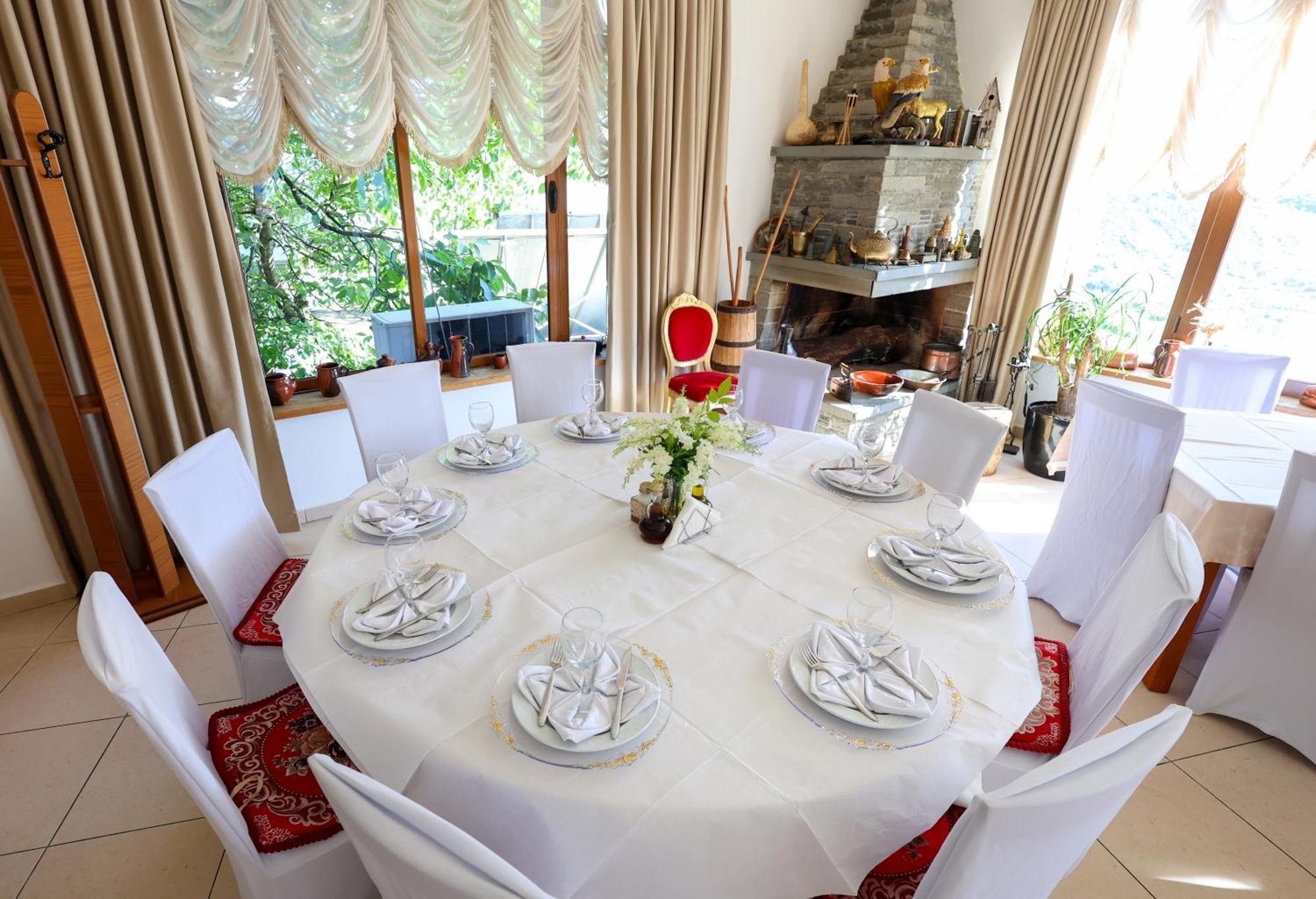 Hotel Kanione Cerenisht 外观 照片