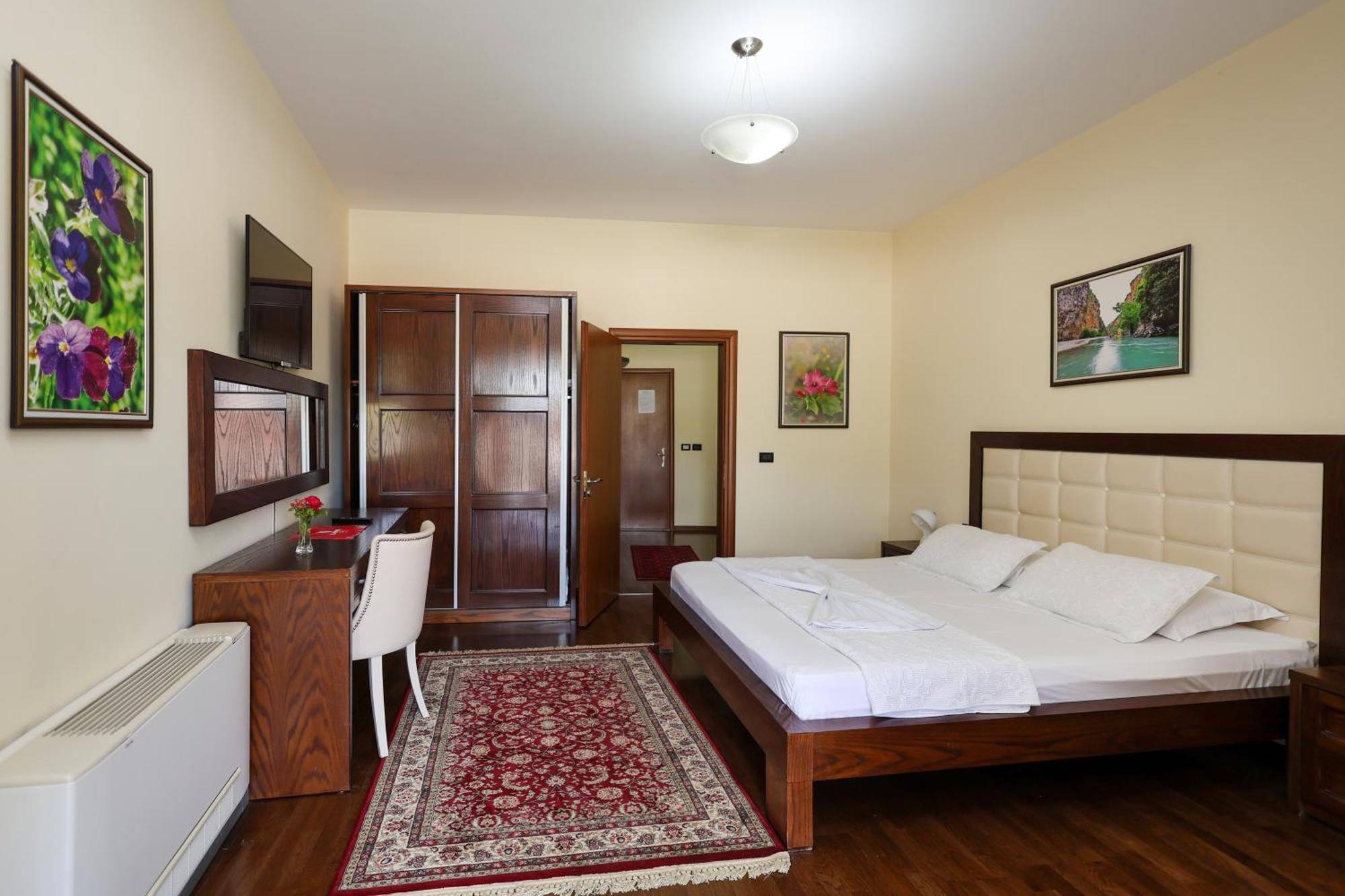 Hotel Kanione Cerenisht 外观 照片