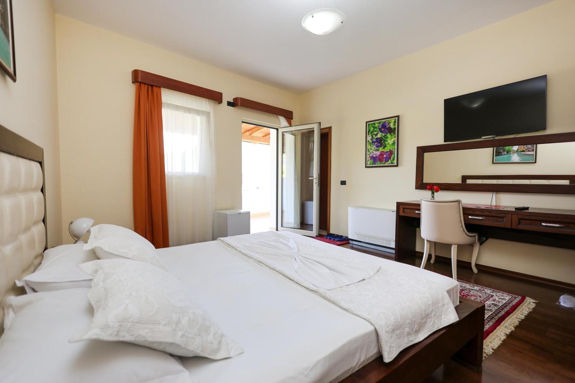 Hotel Kanione Cerenisht 外观 照片