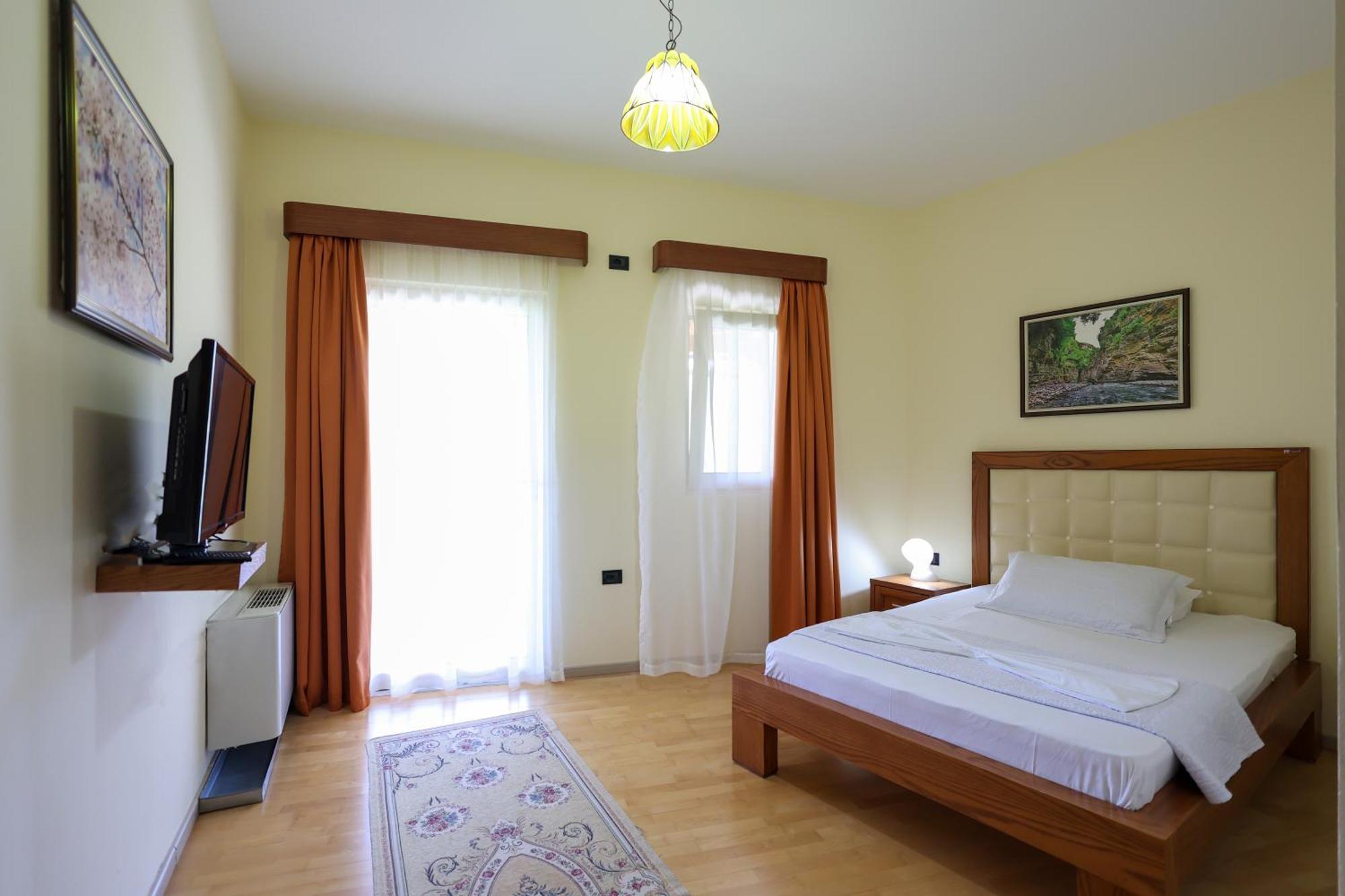 Hotel Kanione Cerenisht 外观 照片