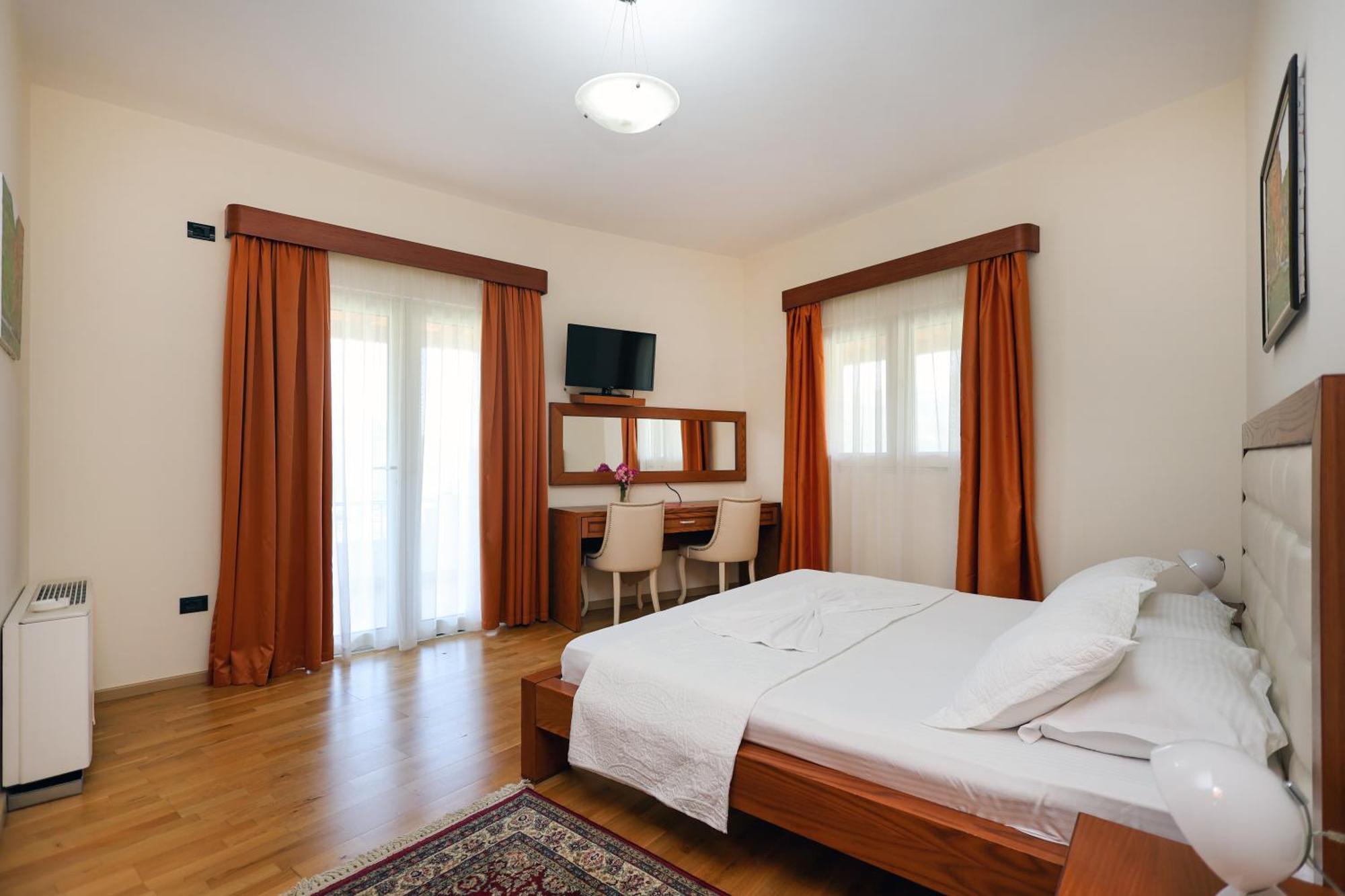 Hotel Kanione Cerenisht 外观 照片