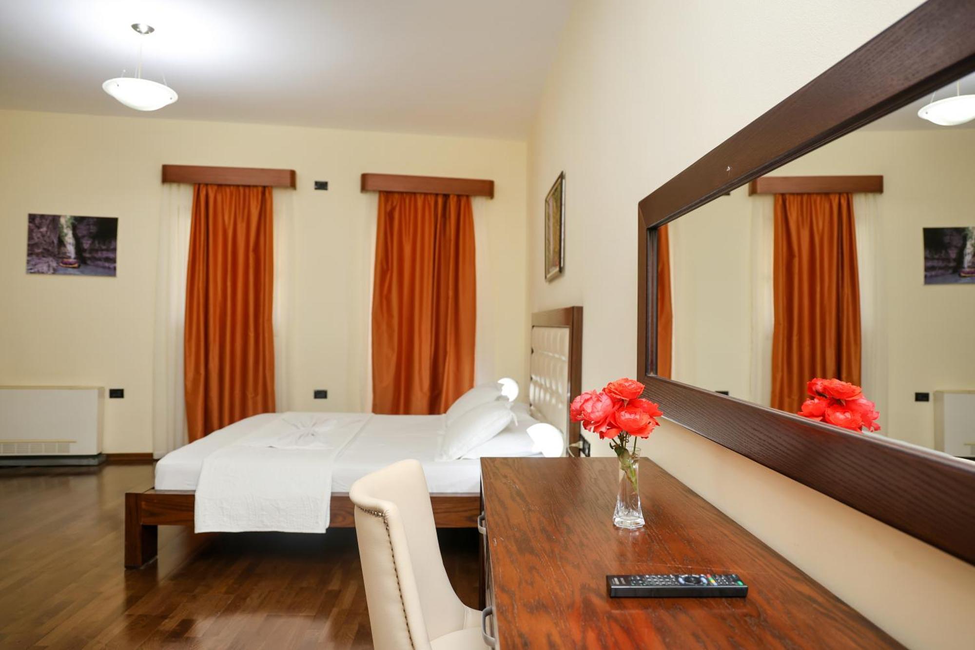 Hotel Kanione Cerenisht 外观 照片
