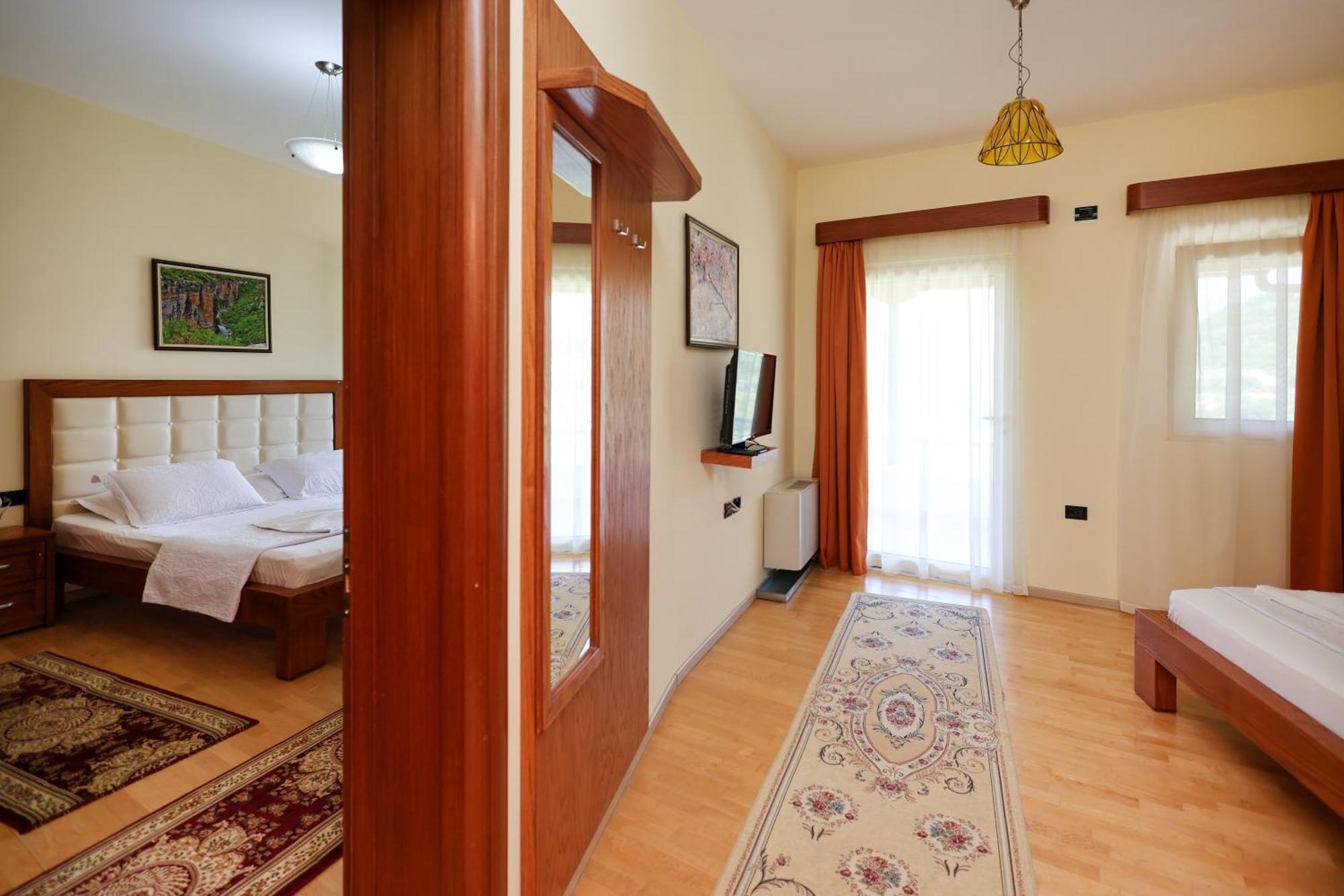 Hotel Kanione Cerenisht 外观 照片