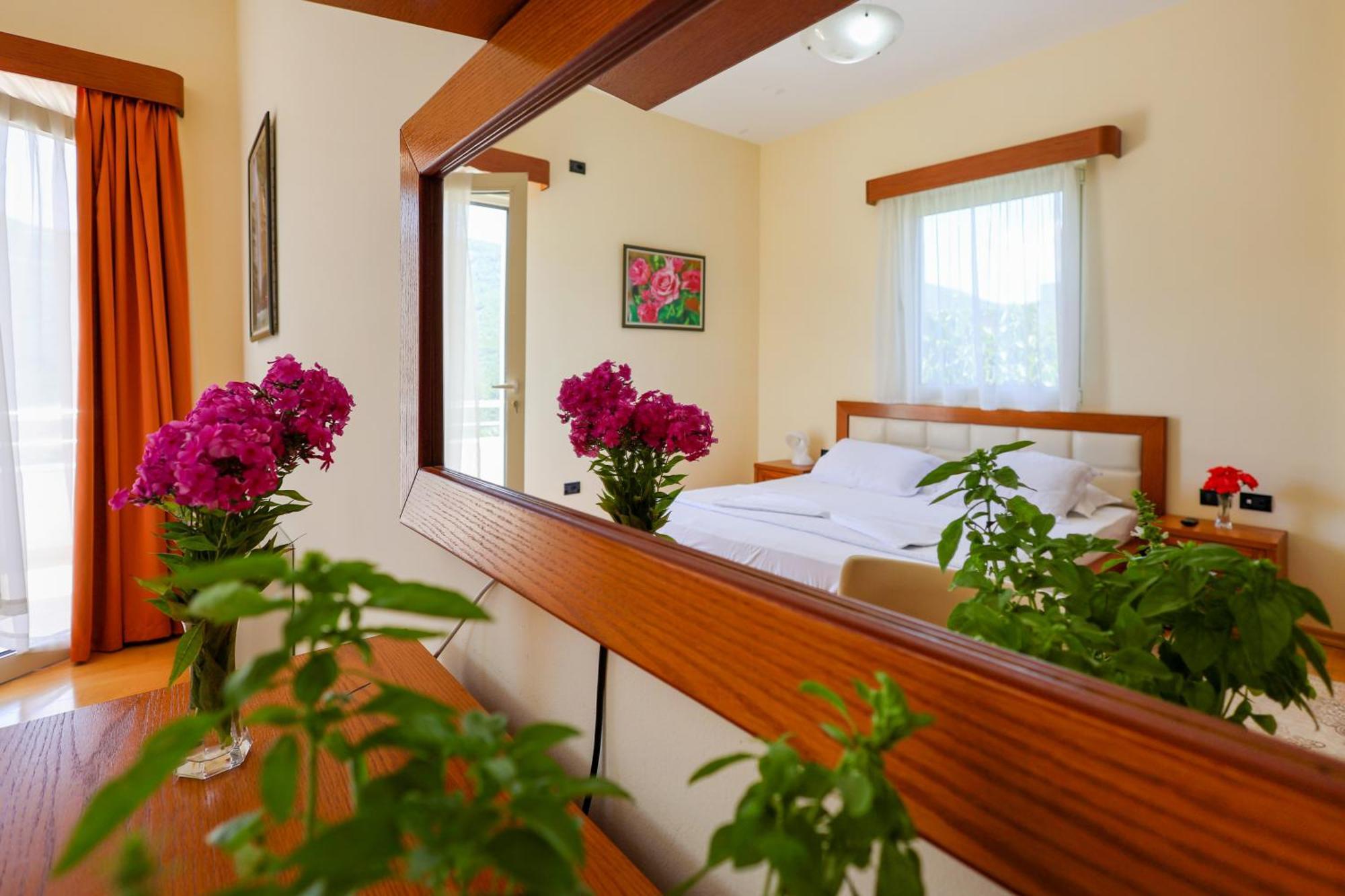 Hotel Kanione Cerenisht 外观 照片